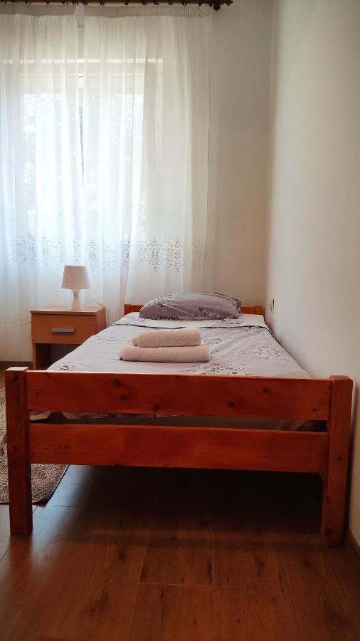 Ferienwohnung Apartman "Lima" Pula Exterior foto